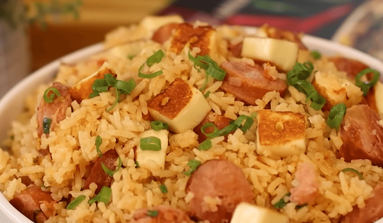 Cheesy sausage rice with grilled cheese and fresh herbs