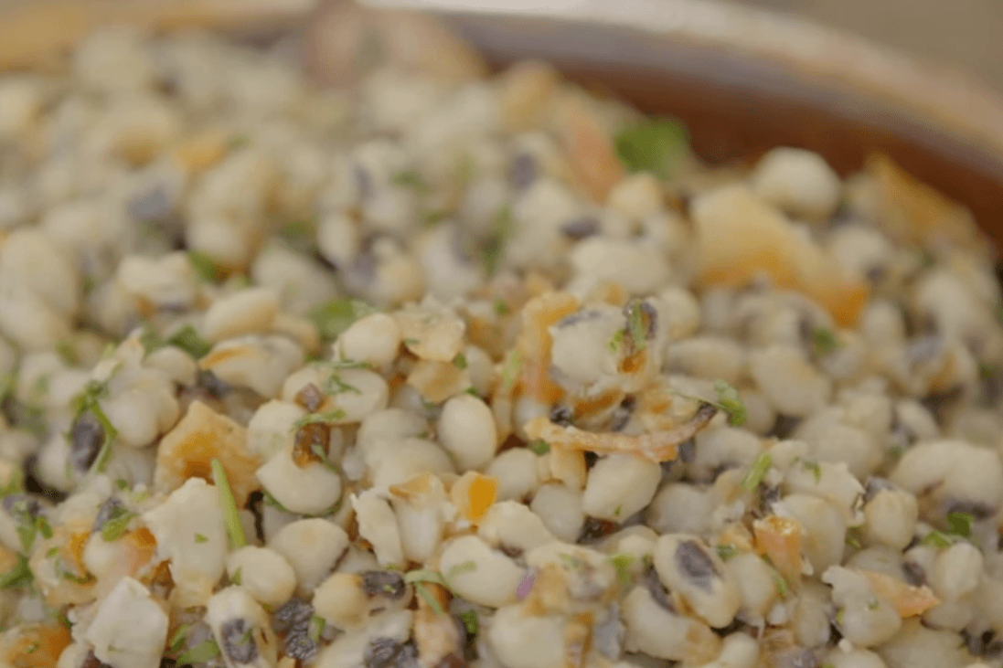 Black-eyed peas with bacon cooked in a pressure cooker