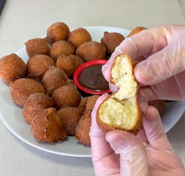 Fluffy and Crispy Banana Fritters