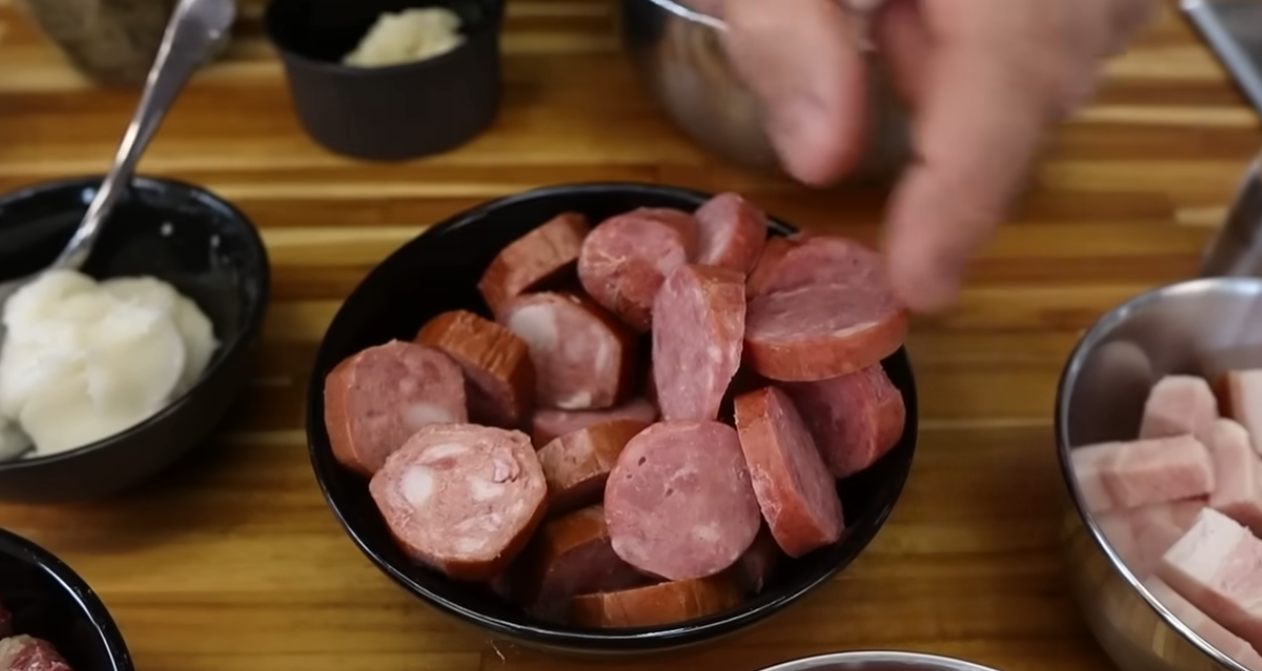 Simple and delicious feijoada with thick broth and assorted meats